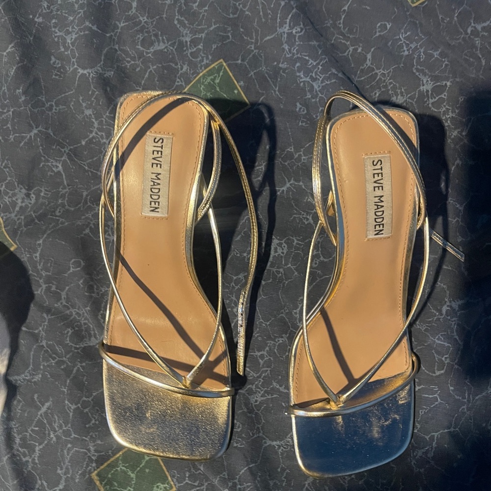 Annie Heel
Steve Madden
brand:Steve Madden